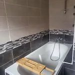 L'escale Atypique 3 Clermont-ferrand, Parking アパート *